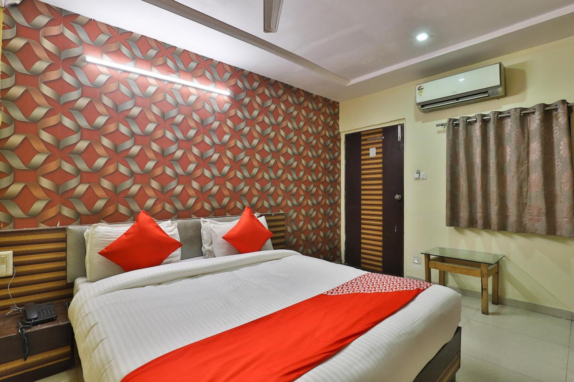 Spot On Hotel Shreeji Palace Ahmedabad Exterior photo