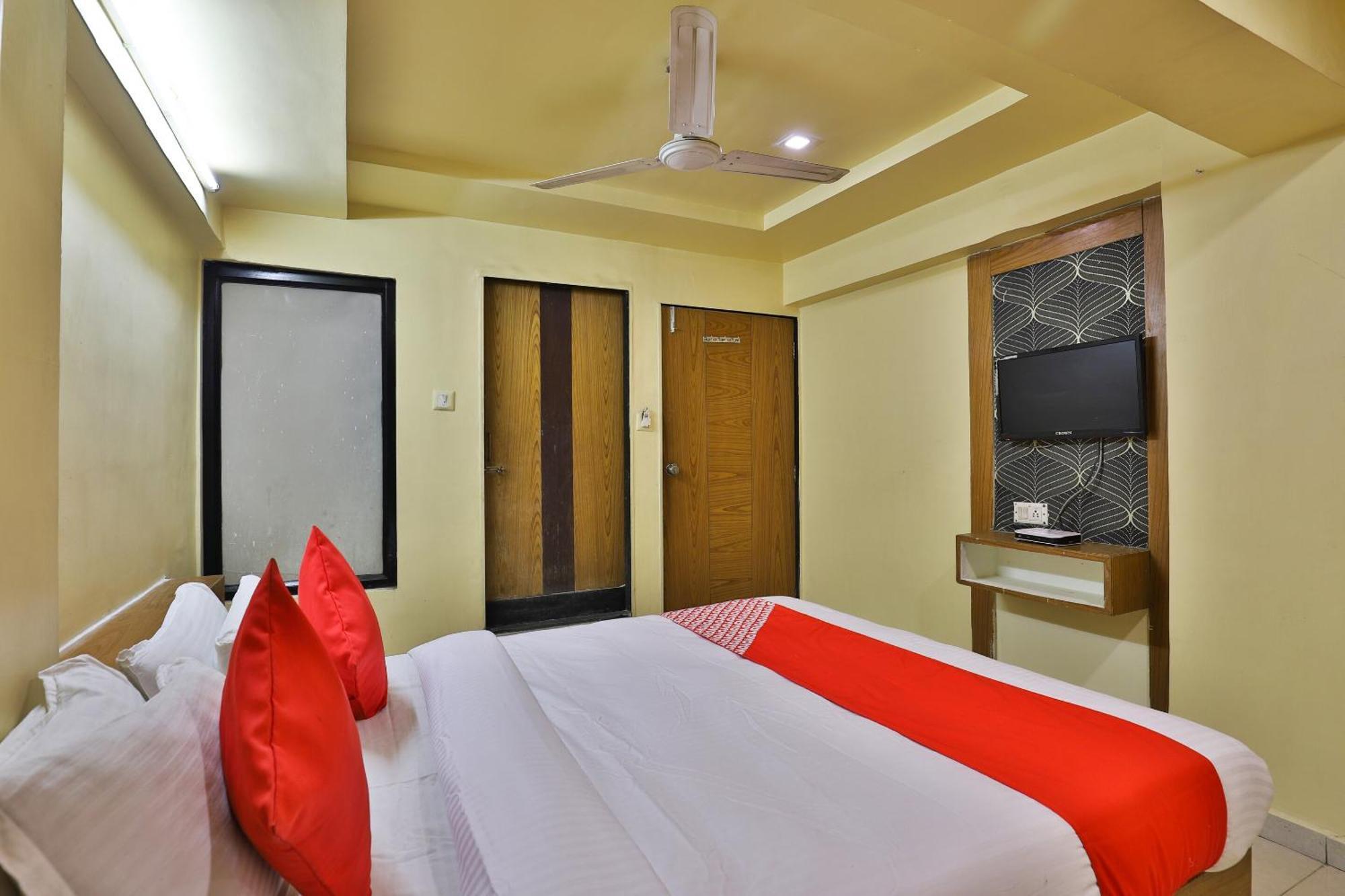 Spot On Hotel Shreeji Palace Ahmedabad Exterior photo