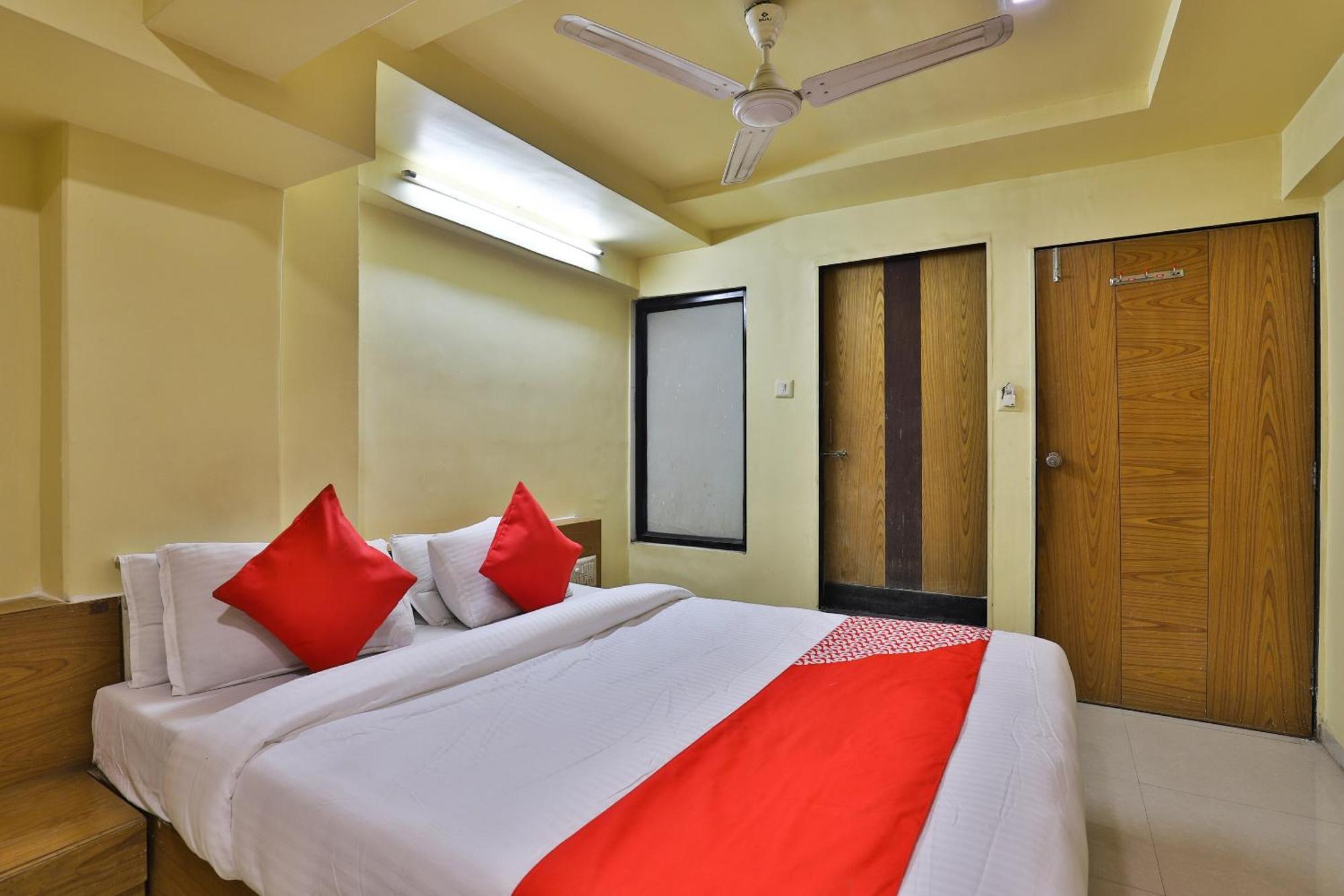 Spot On Hotel Shreeji Palace Ahmedabad Exterior photo