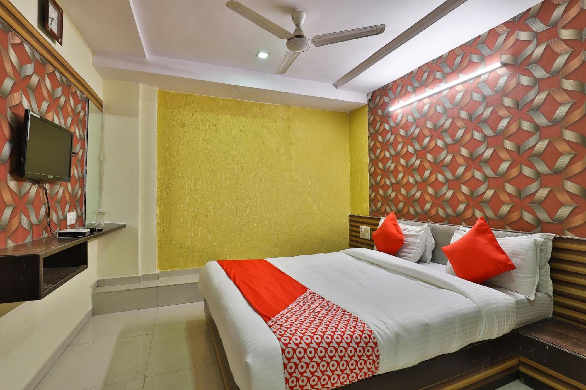 Spot On Hotel Shreeji Palace Ahmedabad Exterior photo