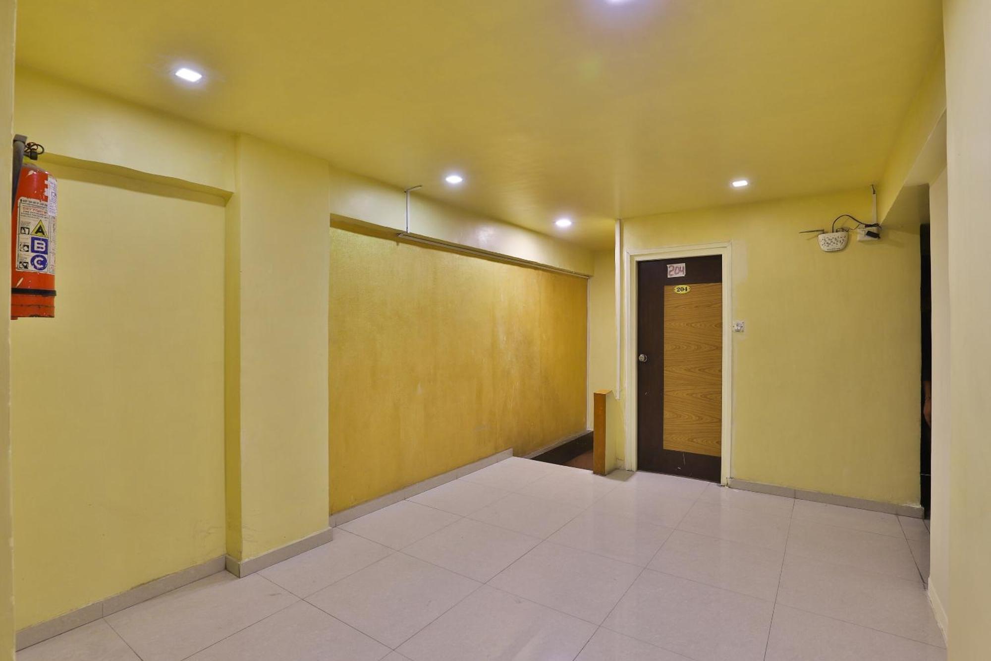 Spot On Hotel Shreeji Palace Ahmedabad Exterior photo