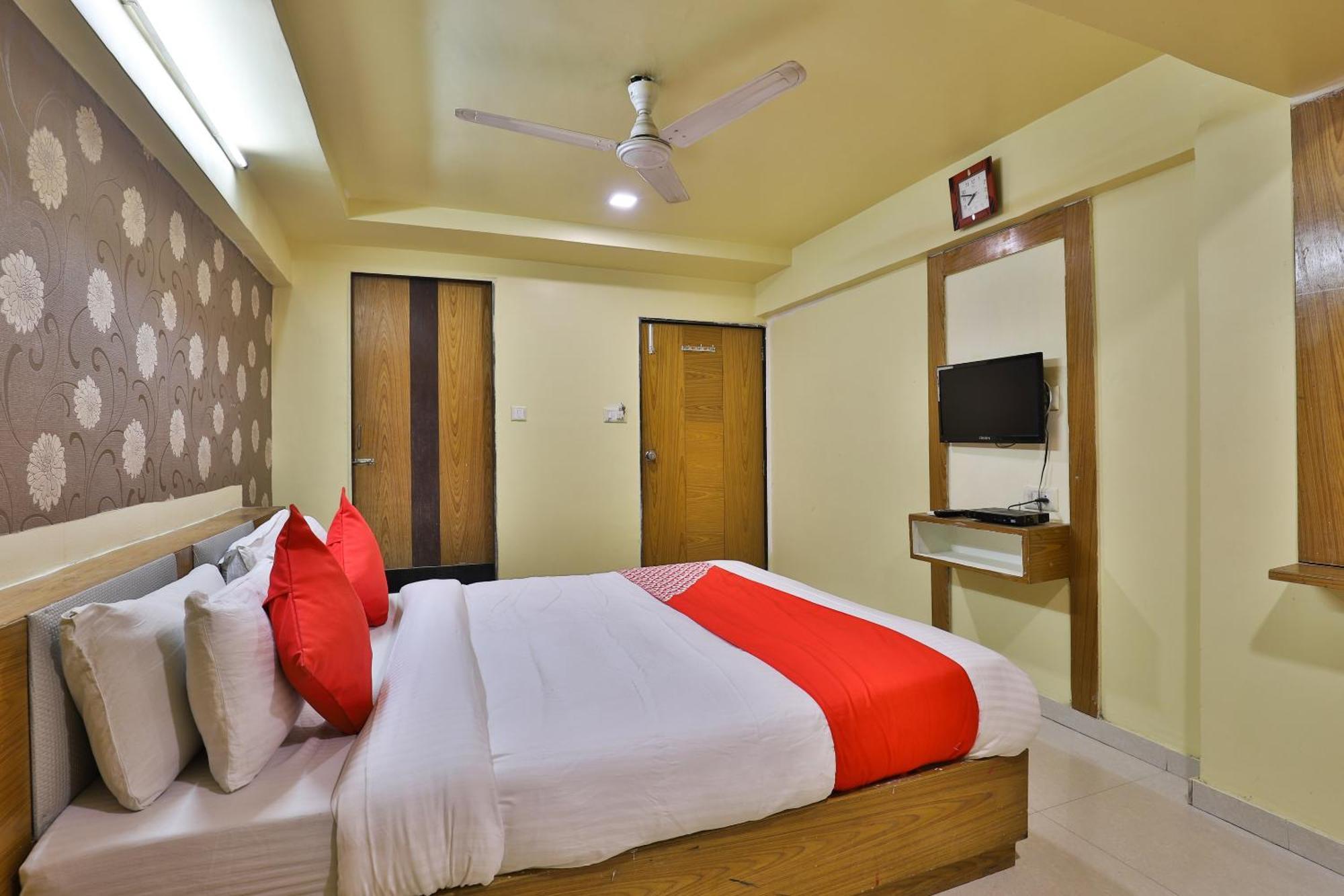 Spot On Hotel Shreeji Palace Ahmedabad Exterior photo