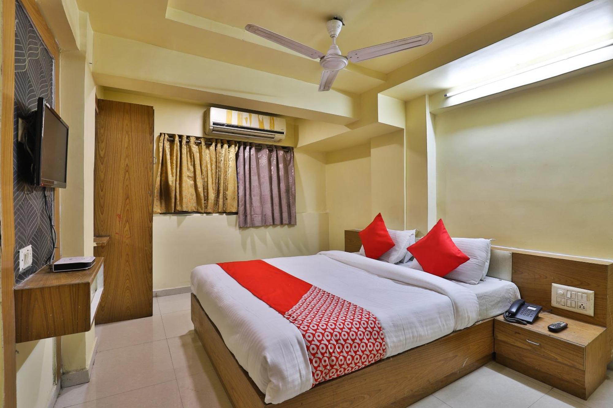Spot On Hotel Shreeji Palace Ahmedabad Exterior photo